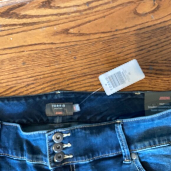 Torrid Super Soft Hi Rise Jegging Blue Jeans NWT Size 26R - Picture 4 of 7